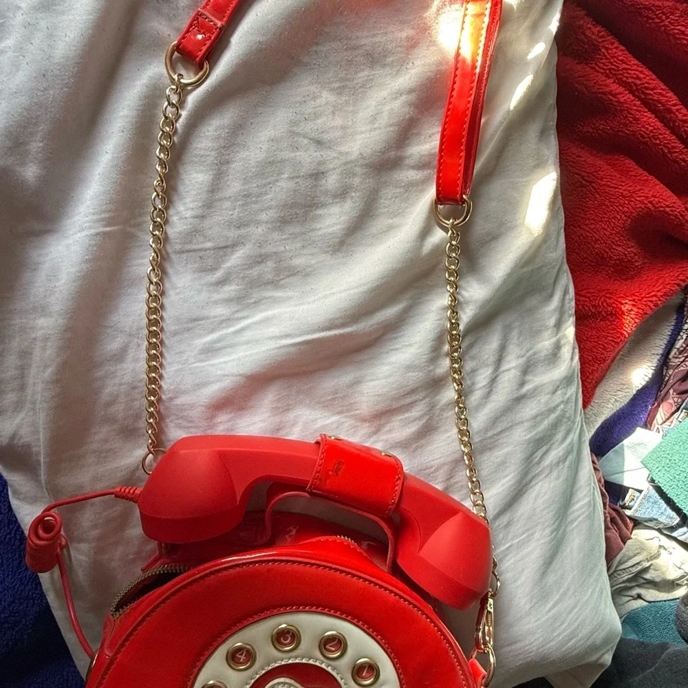 Real phone purse that takes calls. - Picture 2 of 7